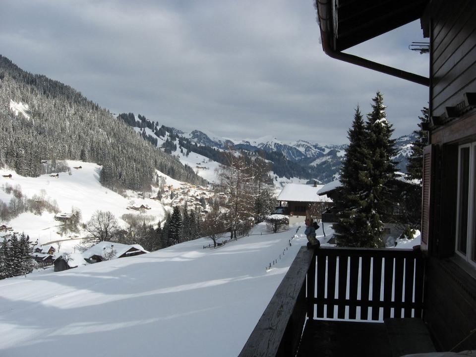 Zicht op Zweisimmen vanaf het balkon