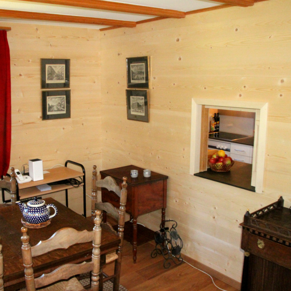 Doorgeefluik naar keuken