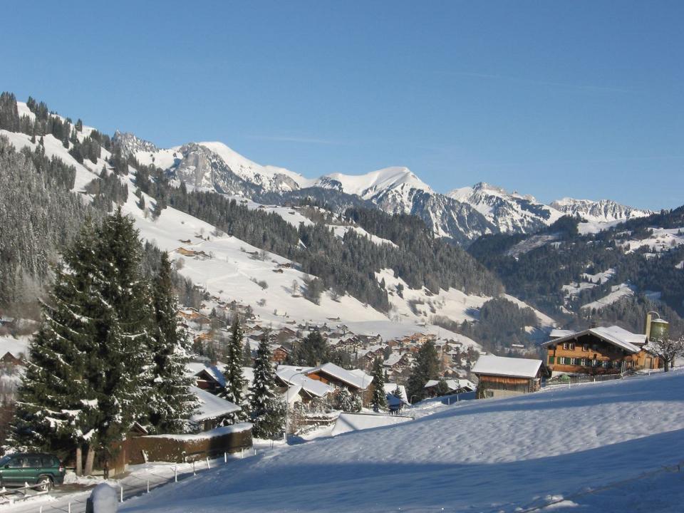Zicht op centrum Zweisimmen
